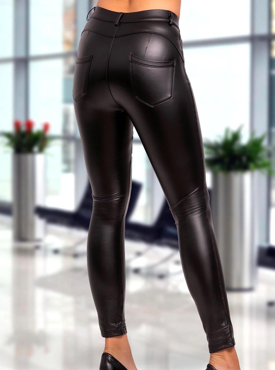 Gaby gombos-cipzáros bőrhatású nadrág (fekete)