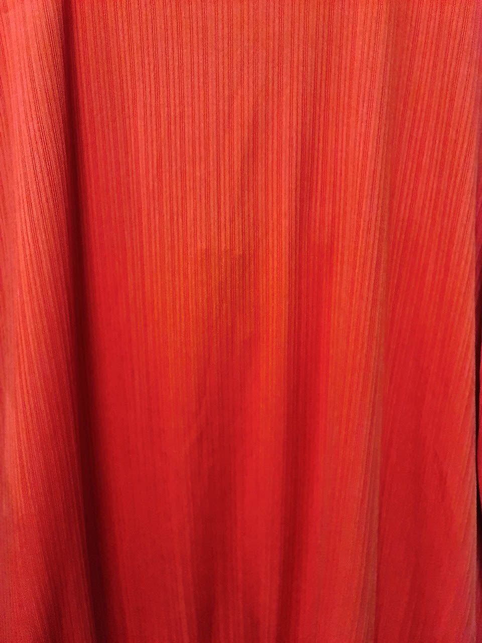 Anyagában csíkos, laza zsebes tunika nyaklánccal (piros)