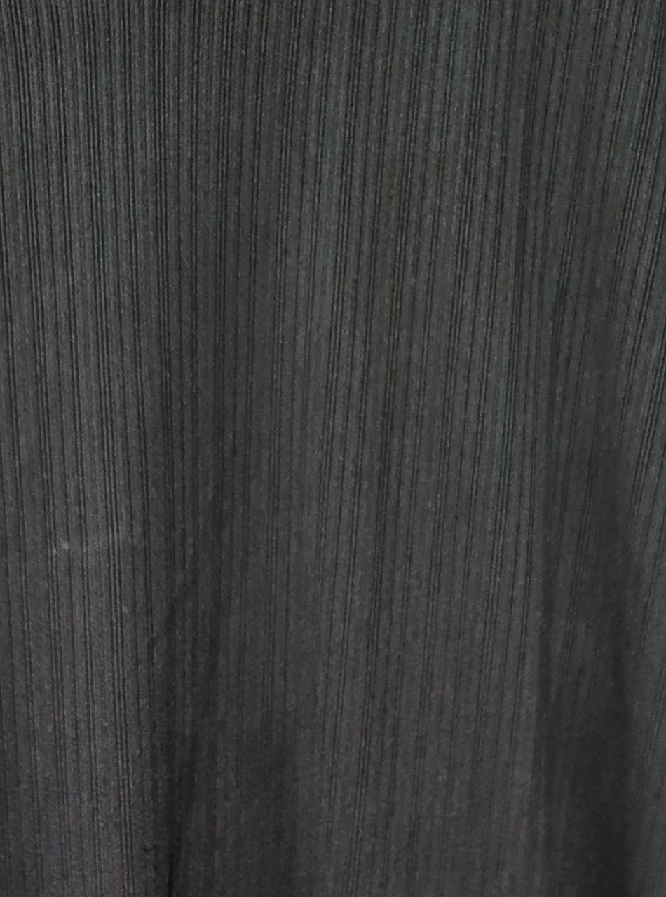 Anyagában csíkos, kerekített aljú tunika nyaklánccal (fekete)