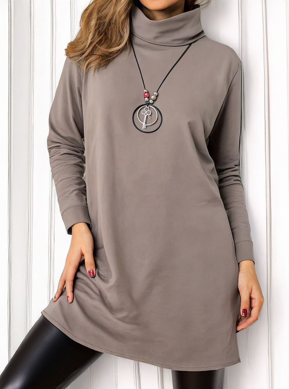 Egyszínű, zsebes ruha nyaklánccal (tejeskávé)