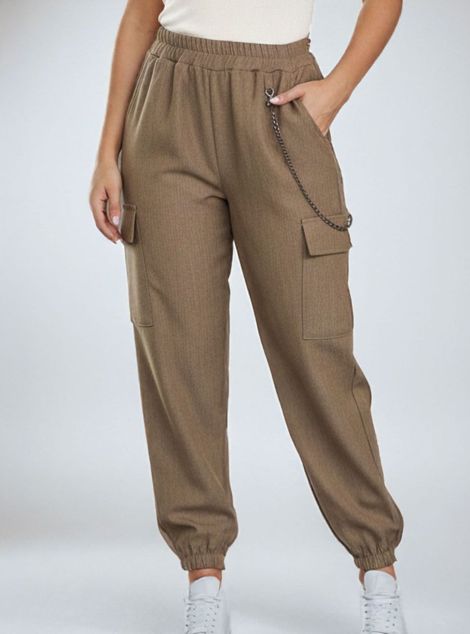 Alján gumírozott, láncdíszes nadrág (tejeskávé)