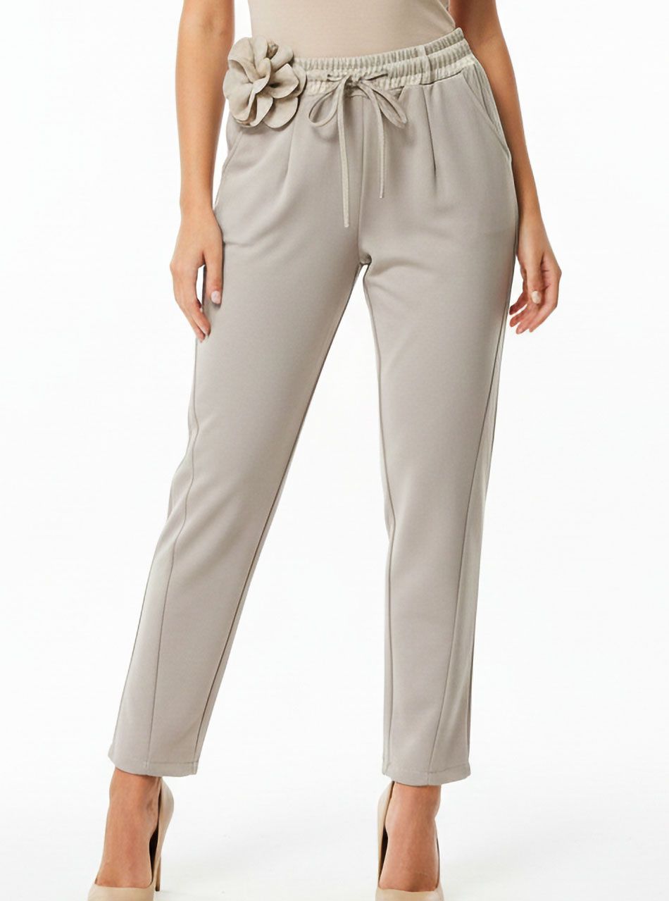 Virágdíszes, zsebes nadrág (bézs)