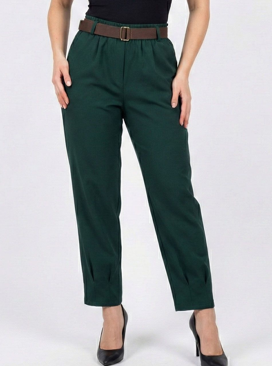 Alján tűzött, gumis derekú zsebes nadrág övvel (sötétzöld)