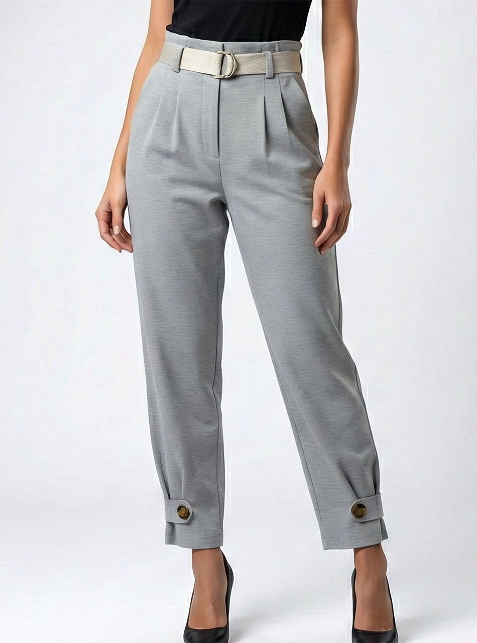 Alján gombdíszes, gumis derekú zsebes nadrág (szürke)