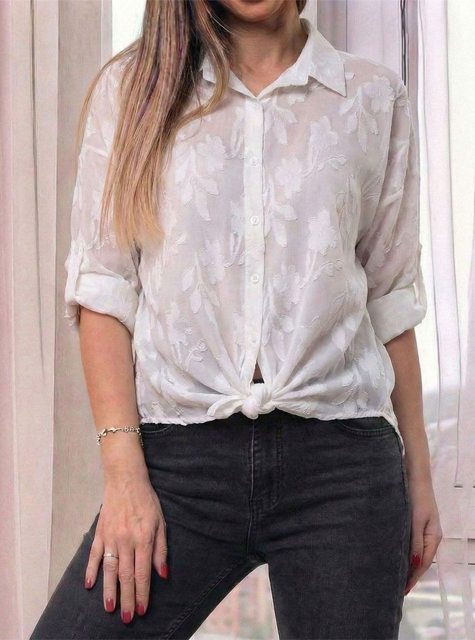 Felgombolható ujjú, hímzett mintás ingblúz (fehér)