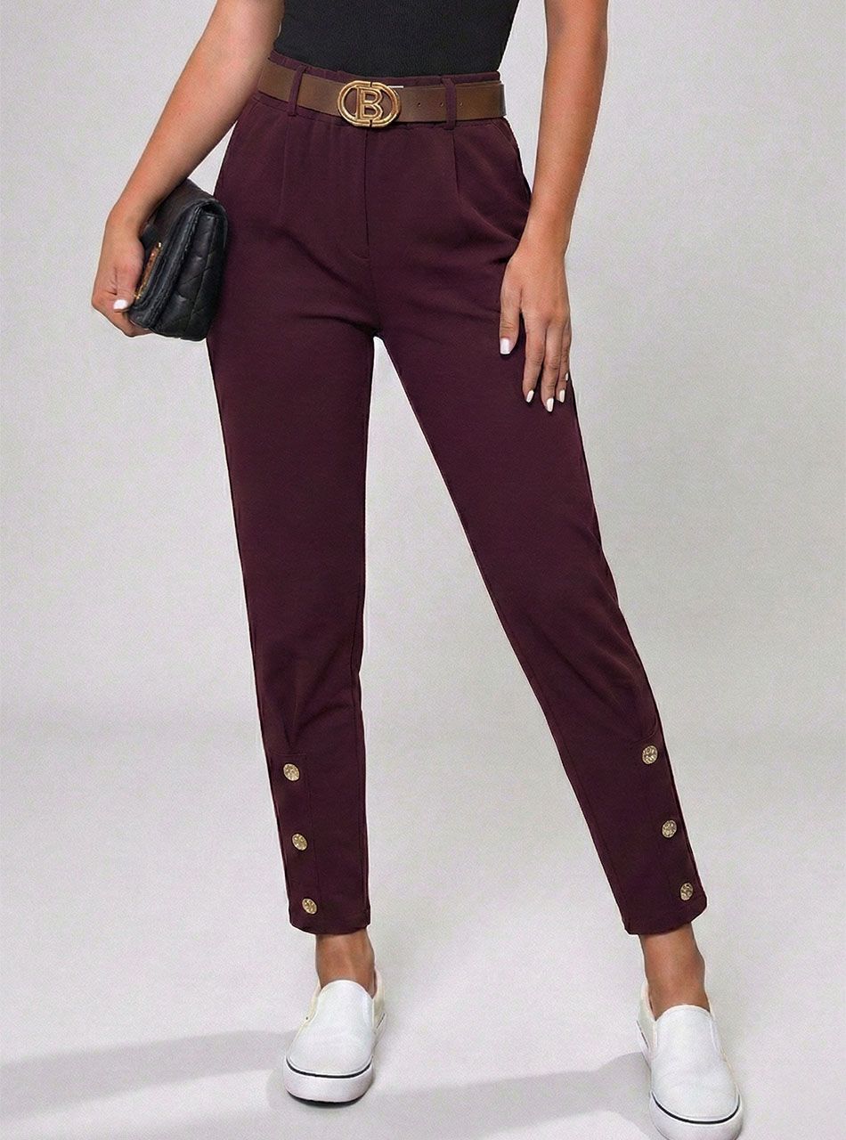 Alján díszgombos, zsebes nadrág övvel (padlizsán)