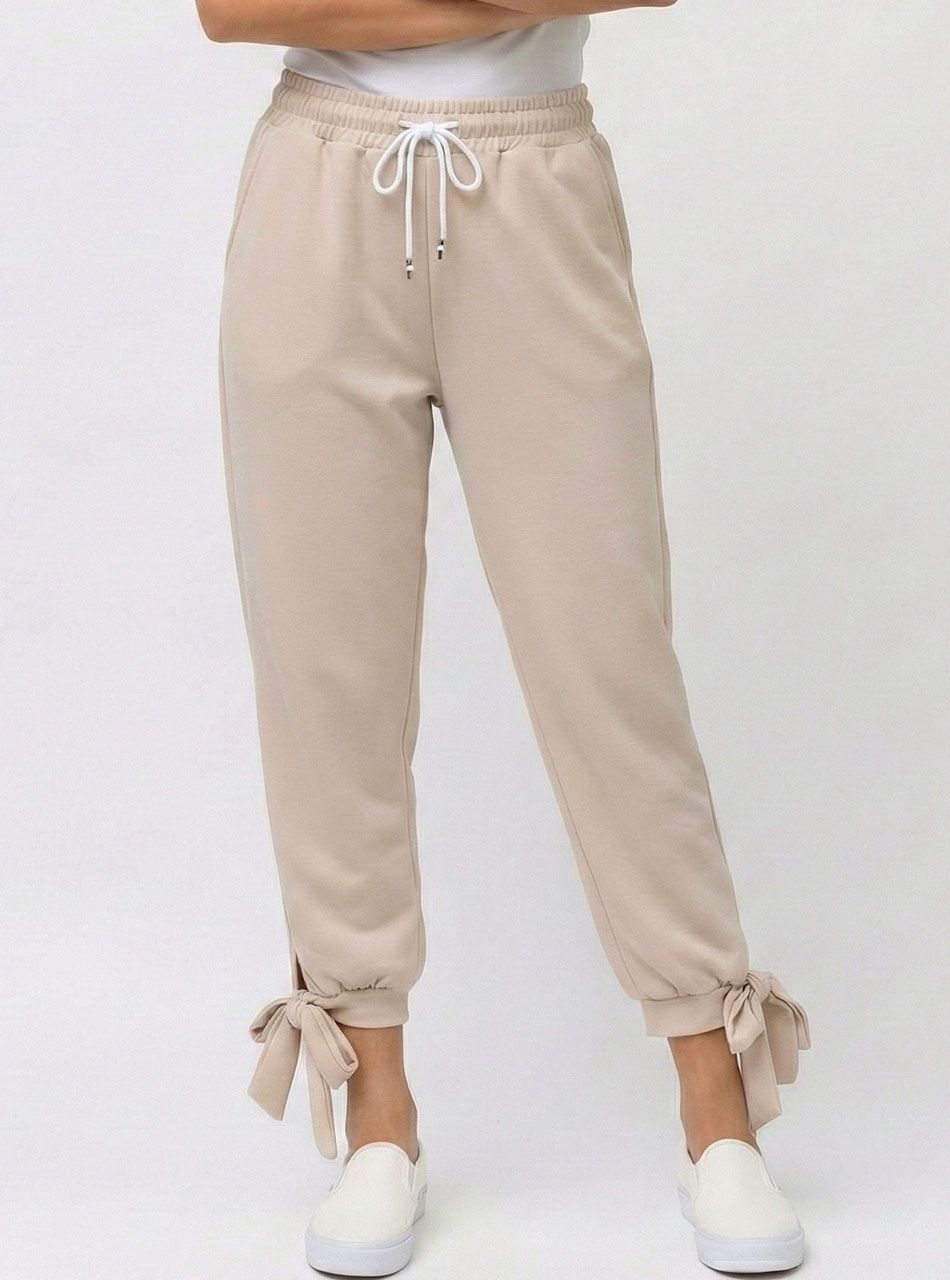 Alján kötős, gumis derekú zsebes nadrág (bézs)