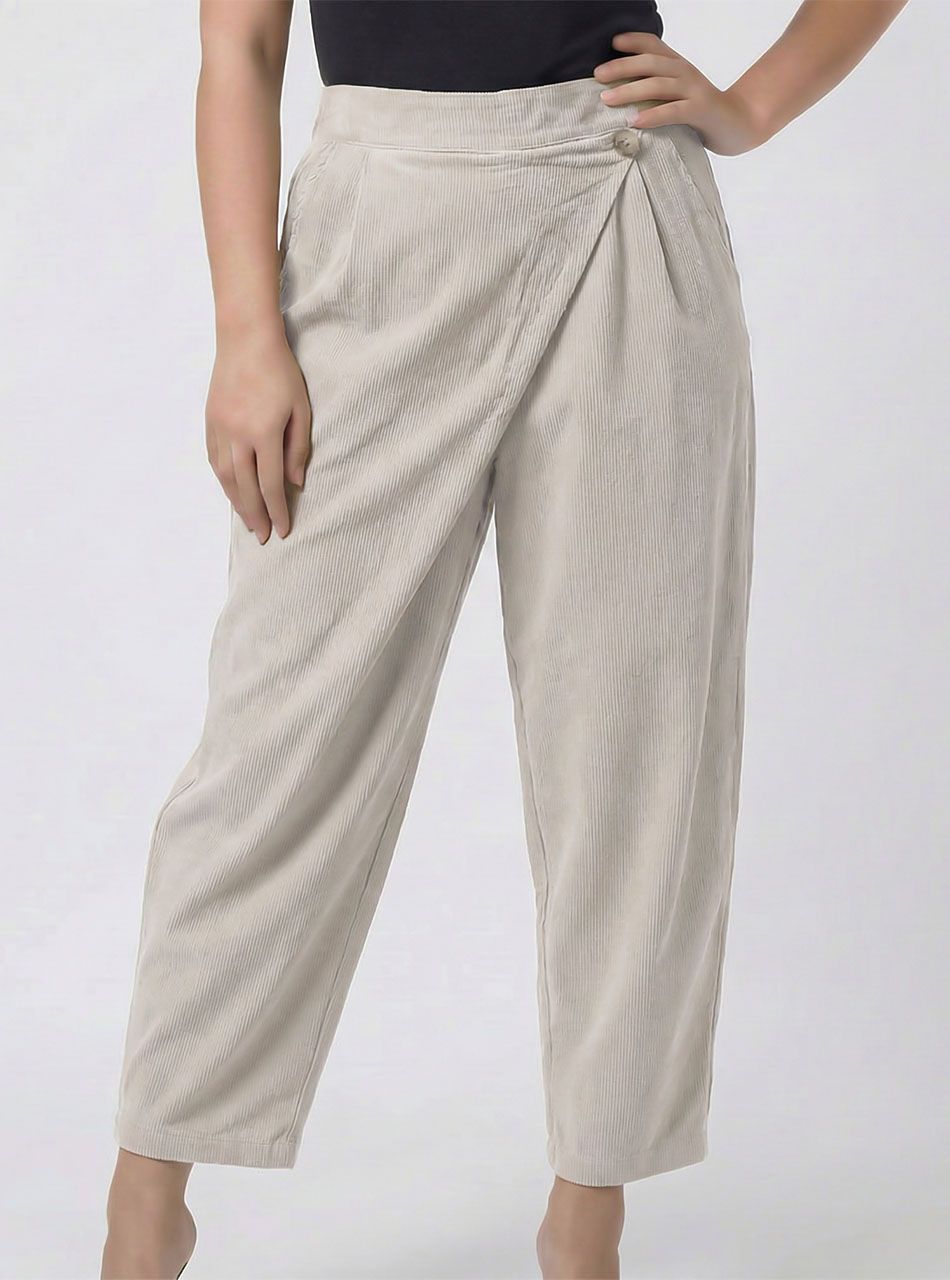 Átlapolt, gombdíszes kord hatású vékony nadrág (bézs)