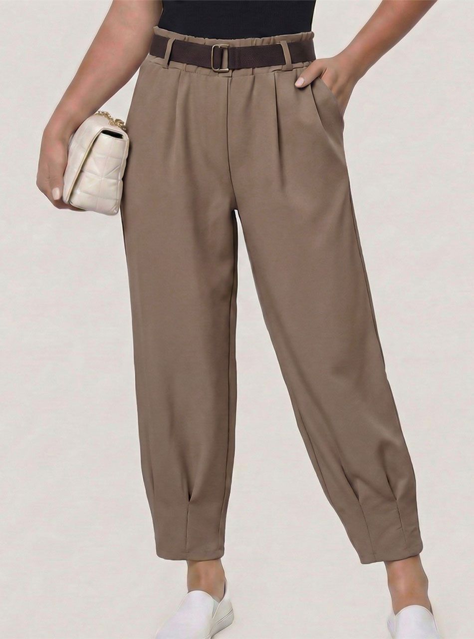 Alján tűzött, gumis derekú zsebes nadrág övvel (tejeskávé)