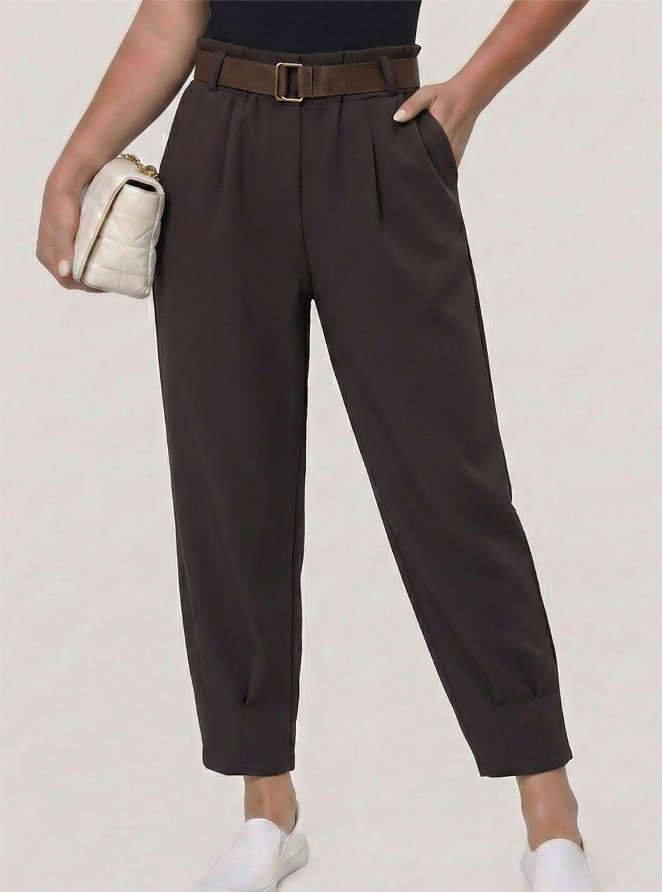 Alján tűzött, gumis derekú zsebes nadrág övvel (csokibarna)