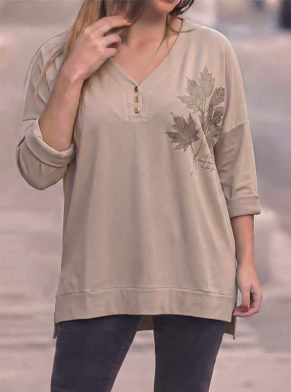 Kétoldalt felvágott, nyomott mintás extra bő felső (tejeskávé)