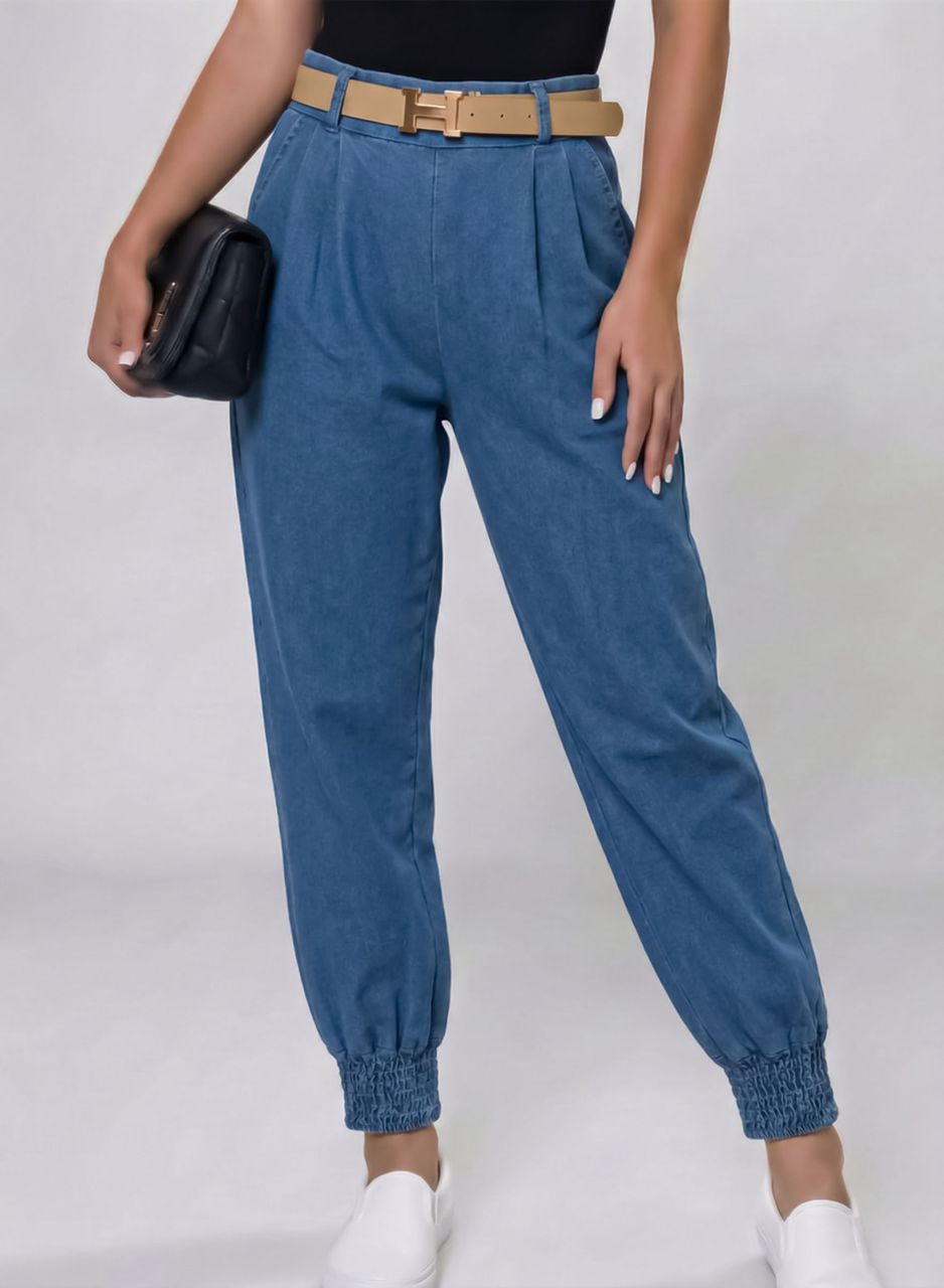 Alján gumírozott, farmer hatású gumis derekú zsebes nadrág övvel  