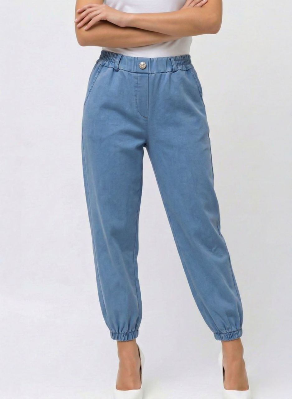 Gombdíszes, gumis aljú farmer hatású zsebes nadrág I.