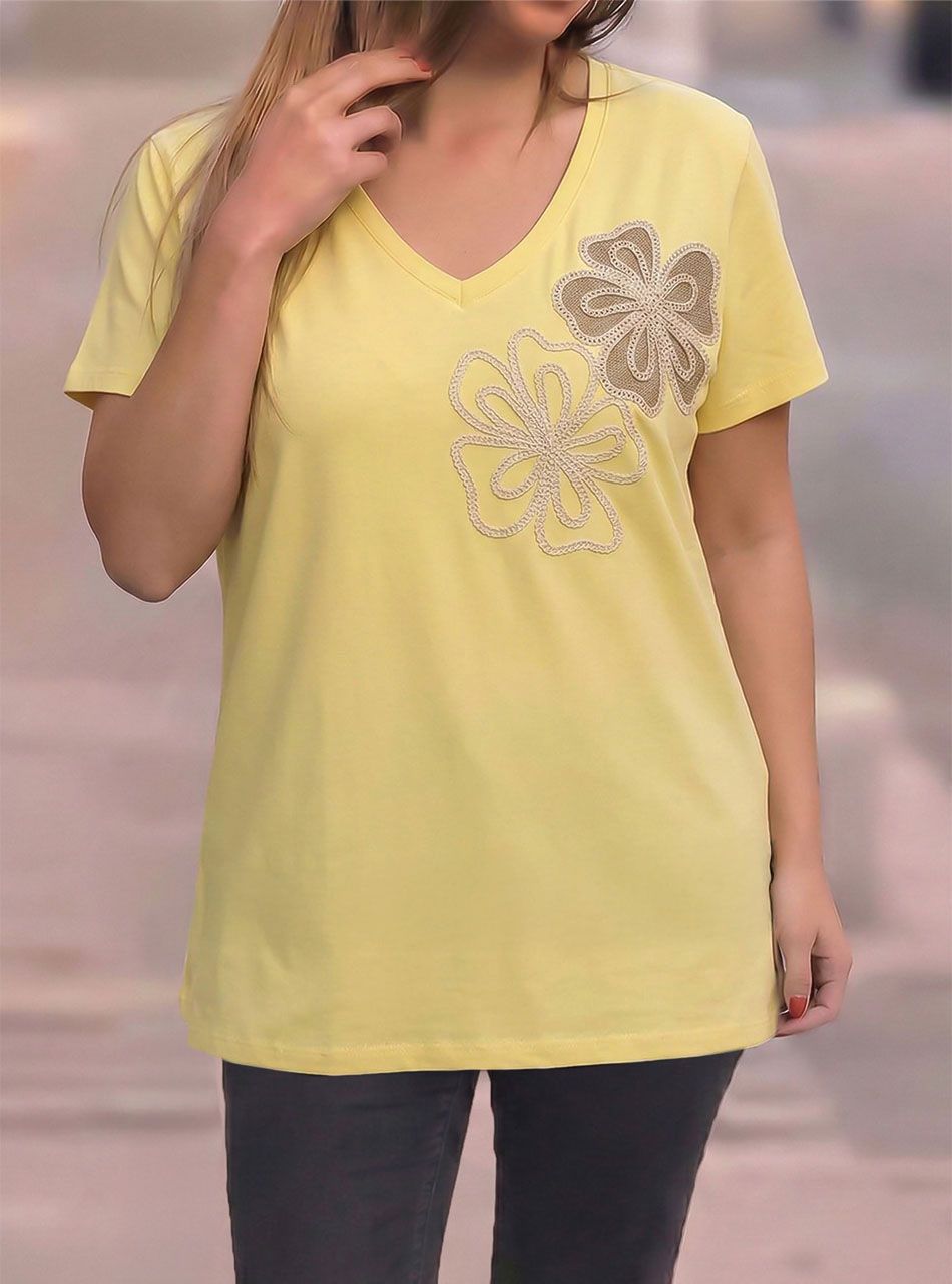 Hímzett virág mintás, V nyakú felső (sárga)