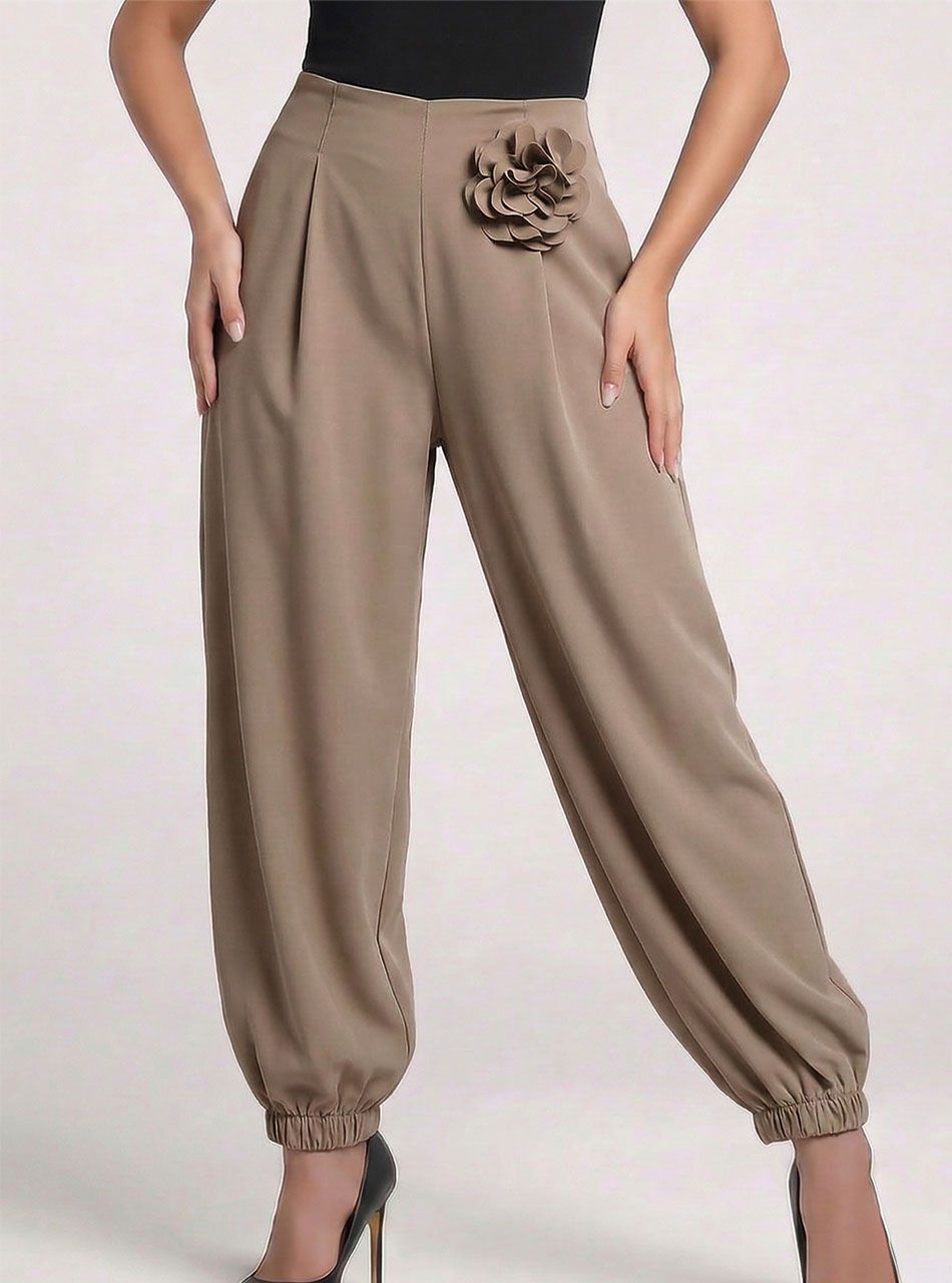 Gumis aljú, virágdíszes nadrág (tejeskávé)