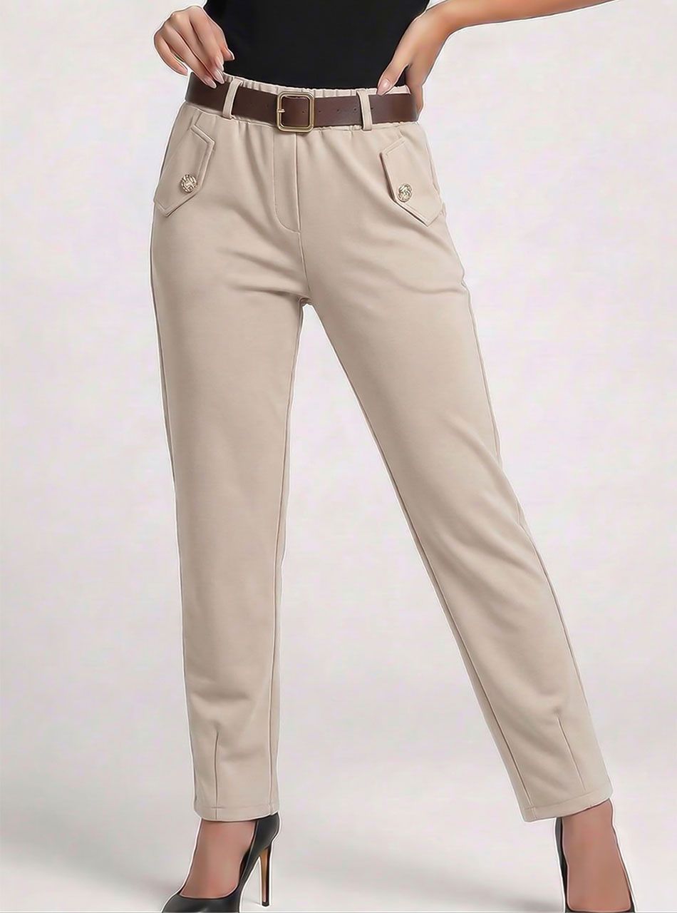 Gombdíszes-zsebes, gumis derekú nadrág övvel (bézs)