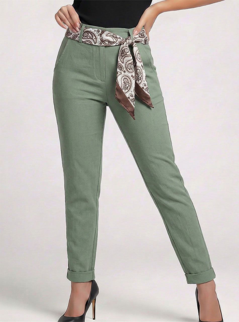 Gumis derekú zsebes nadrág, mintás megkötővel (kheki)