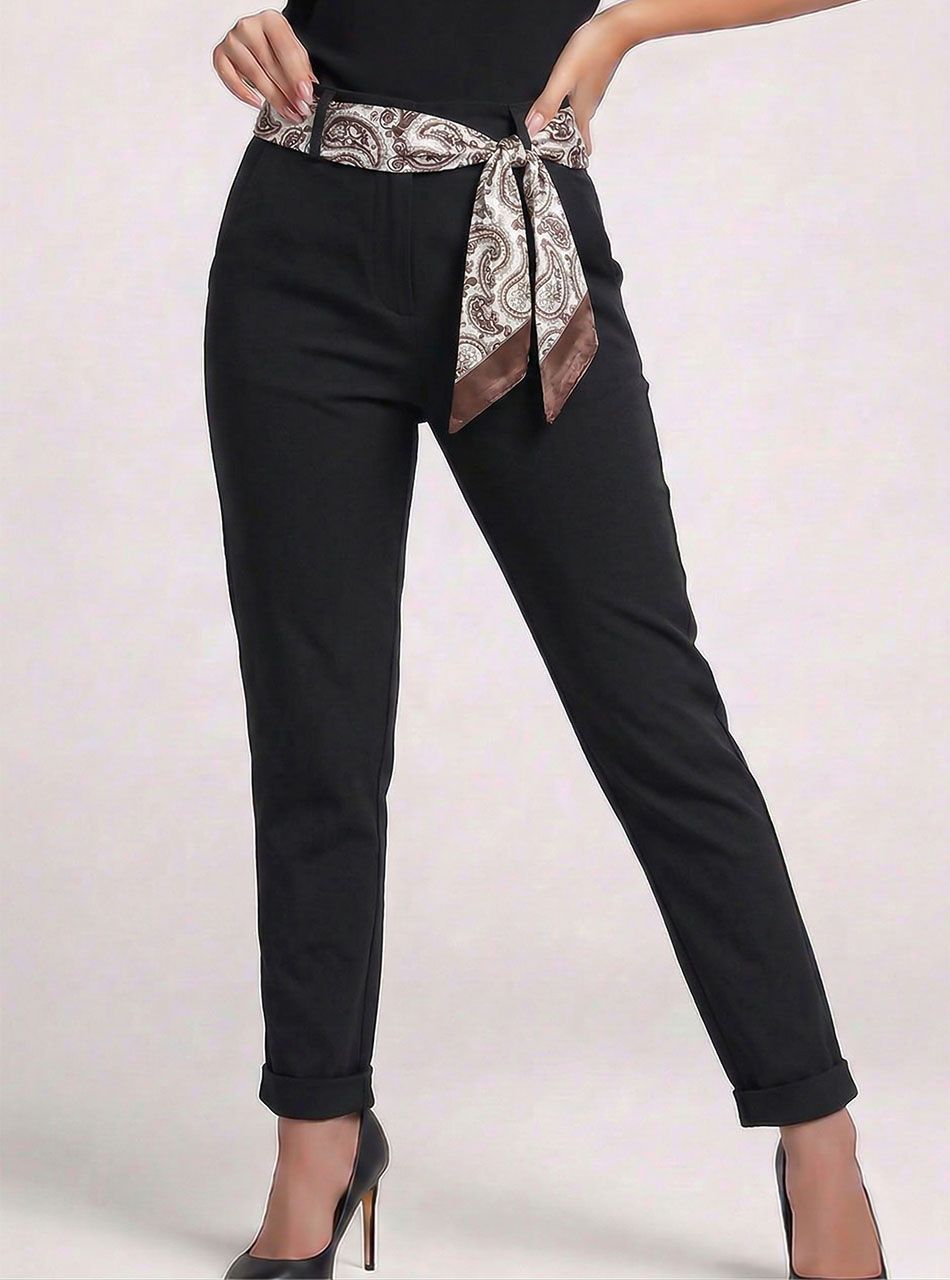 Gumis derekú zsebes nadrág, mintás megkötővel (fekete)