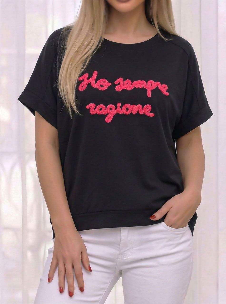 Ashley, színes feliratos felső (fekete)