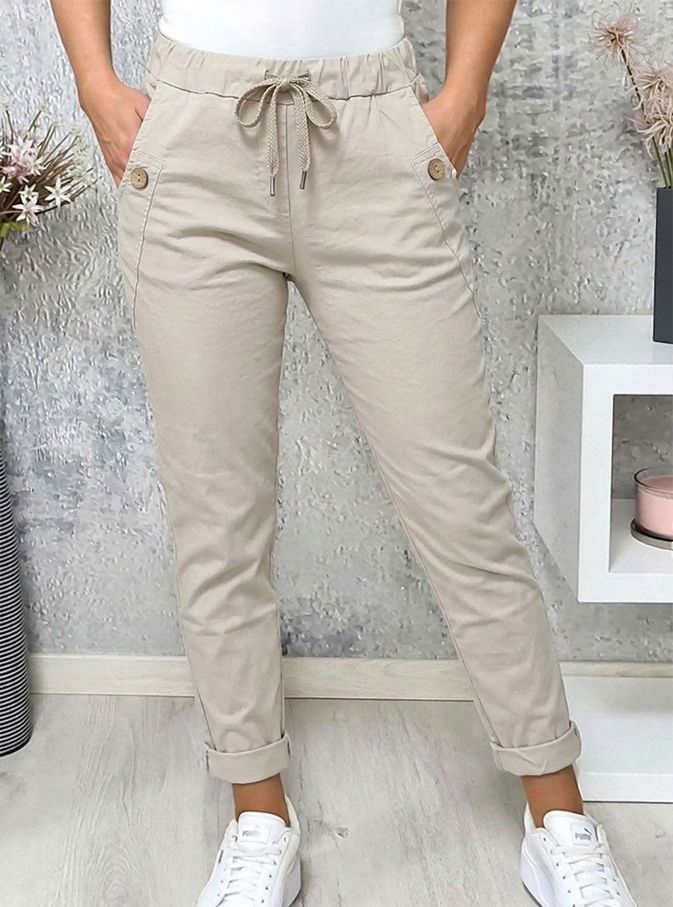 Gombdíszes, zsebes nadrág (bézs)