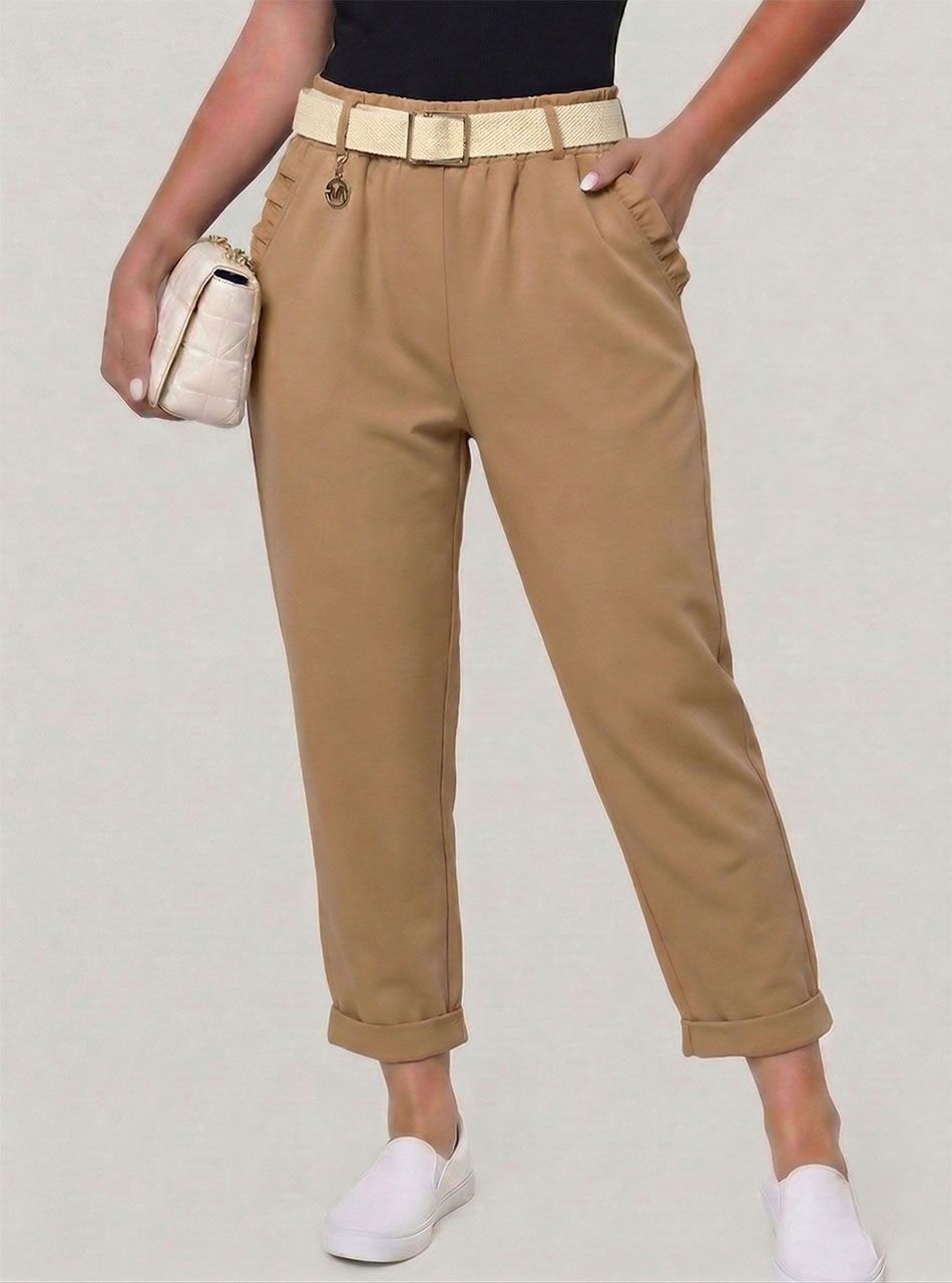 Zsebnél fodros, gumis derekú zsebes nadrág övvel (karamell)