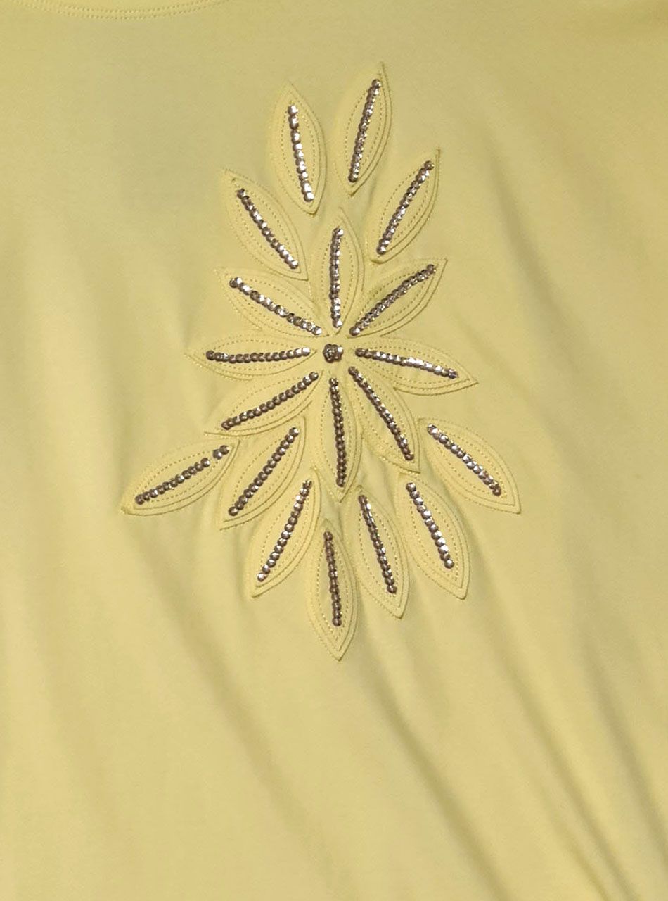 Kétoldalt felvágott, flitteres-hímzett virág mintás felső (sárga)