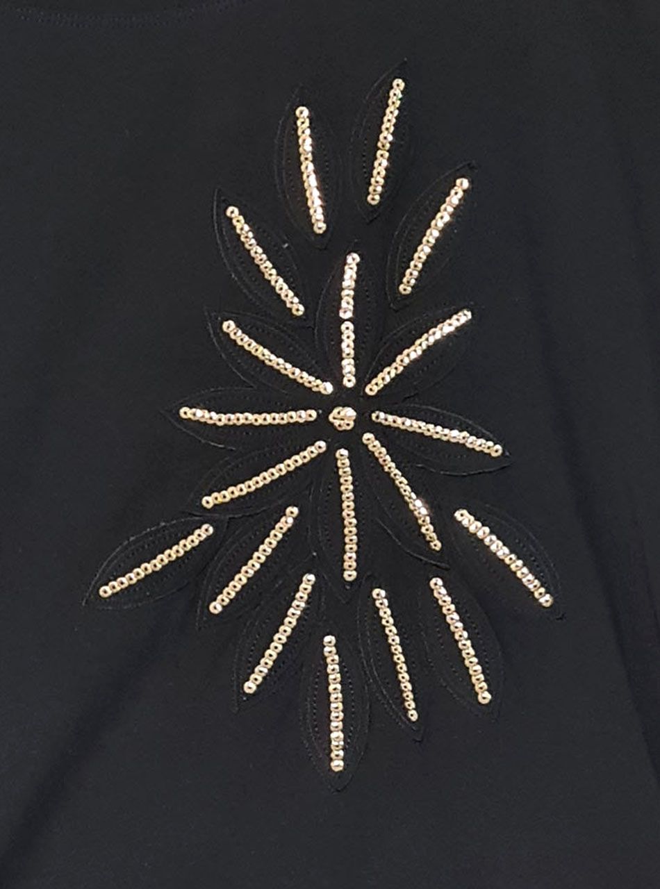 Kétoldalt felvágott, flitteres-hímzett virág mintás felső (fekete)