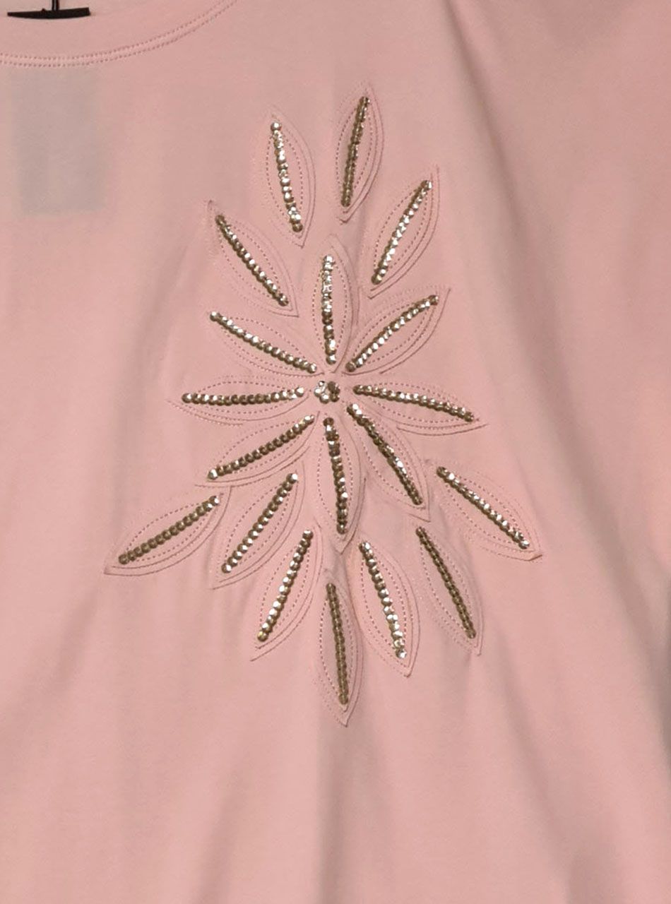 Kétoldalt felvágott, flitteres-hímzett virág mintás felső (barack)