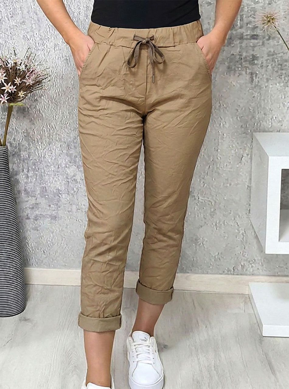 Gyűrt hatású, zsebes nadrág (karamell)