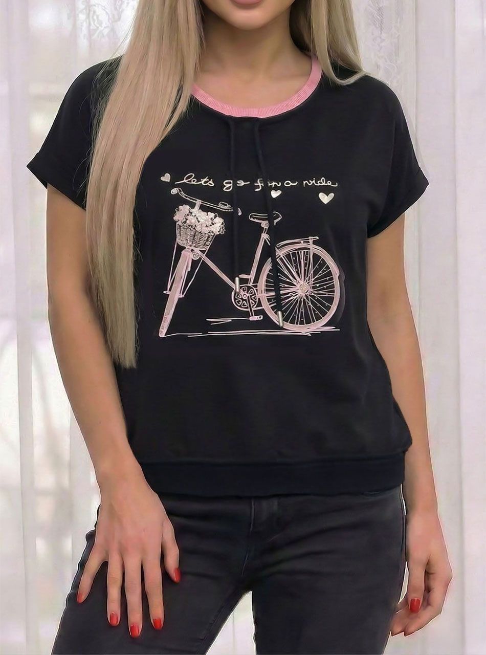 Nyaknál húzható, passzés aljú mintás felső (fekete)