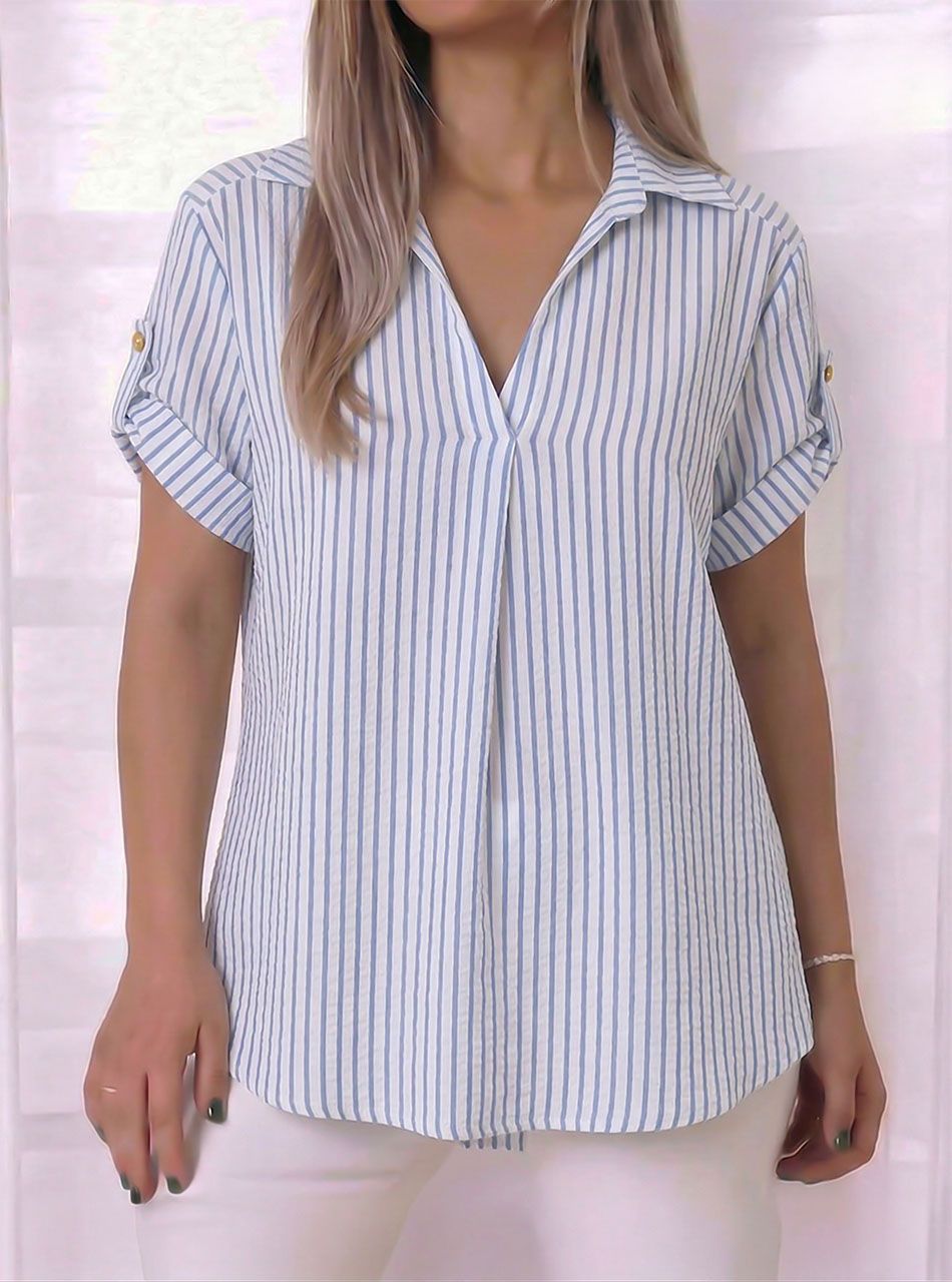 Felgombolható ujjú, V nyakú galléros felső (világoskék)