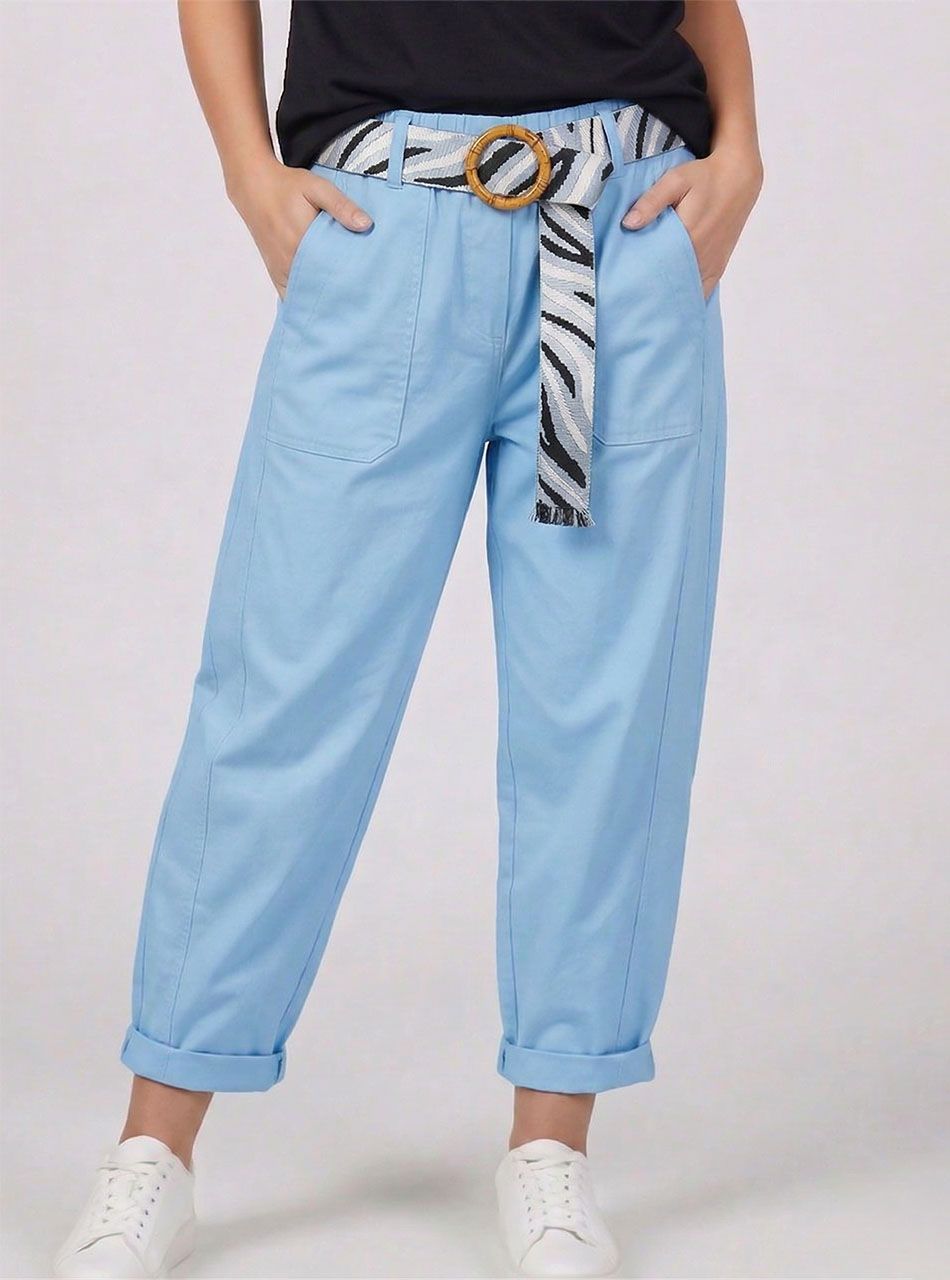 Elöl zsebes, gumis derekú nadrág övvel (világoskék)