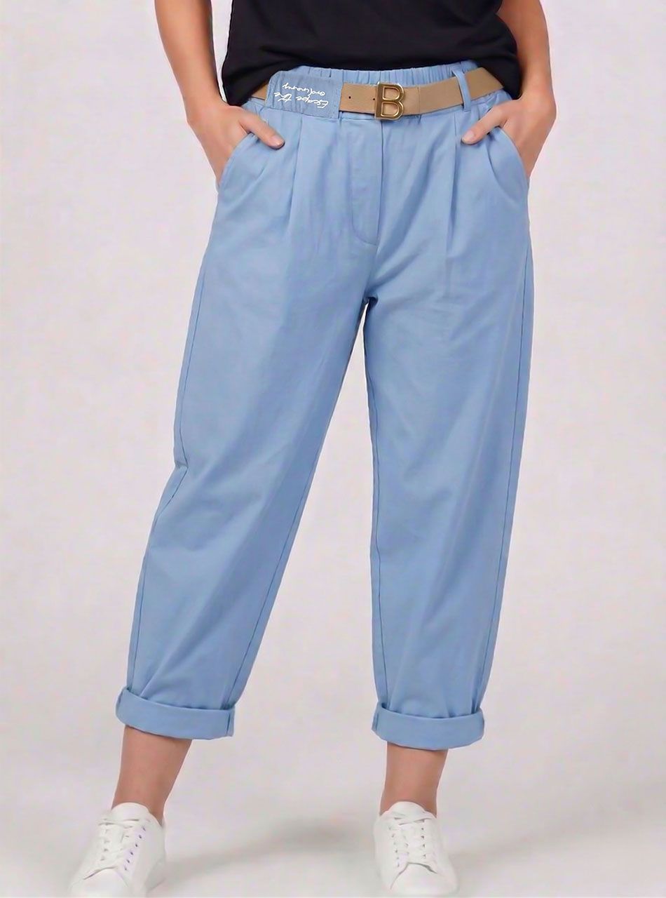 Derekán feliratos, öves nadrág (világoskék)