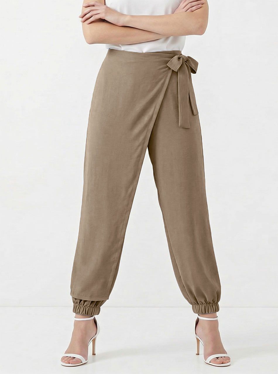 Átlapolt, lenge nadrág (tejeskávé)