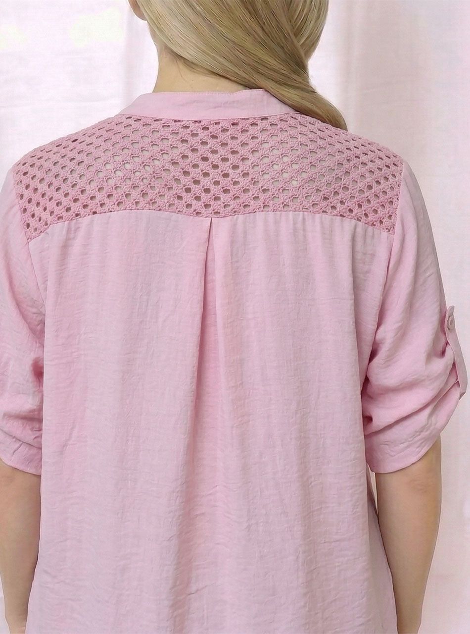 Horgolt tetejű, felgombolható ujjú ingblúz (rózsaszín)