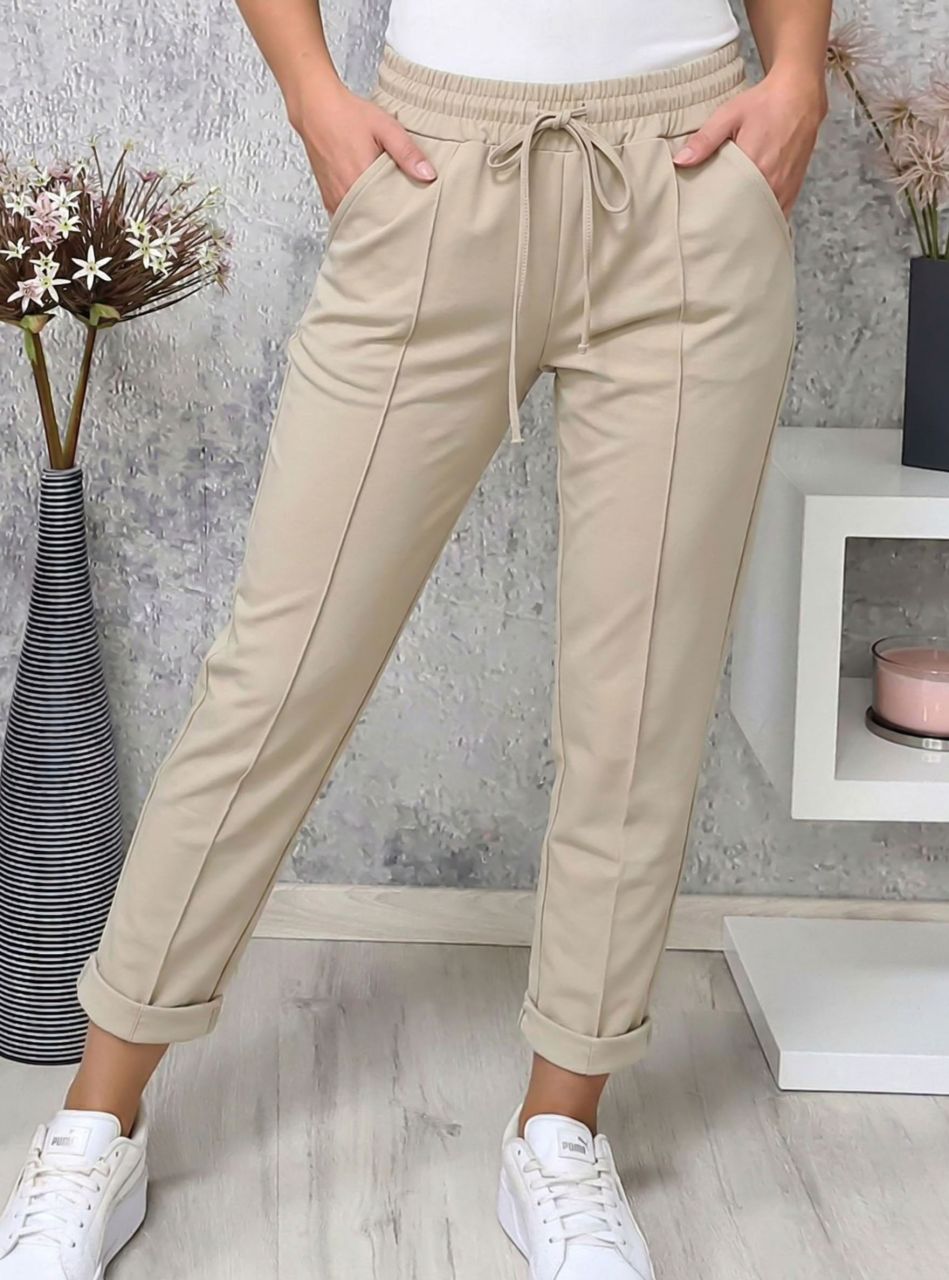 Elején tűzött, gumis derekú zsebes nadrág (tejeskávé)