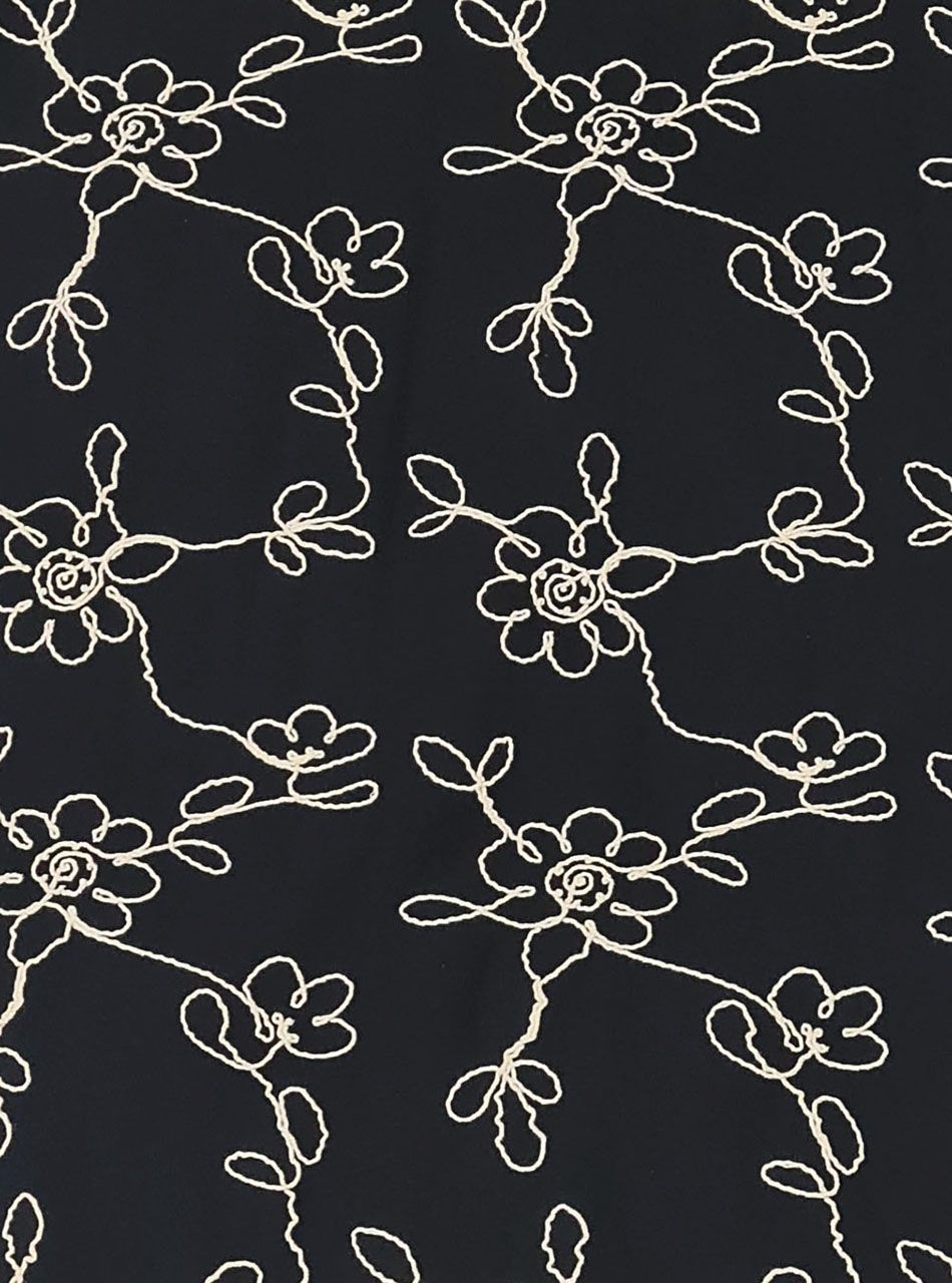 Alján köthető, hímzett virág mintás felső (fekete)