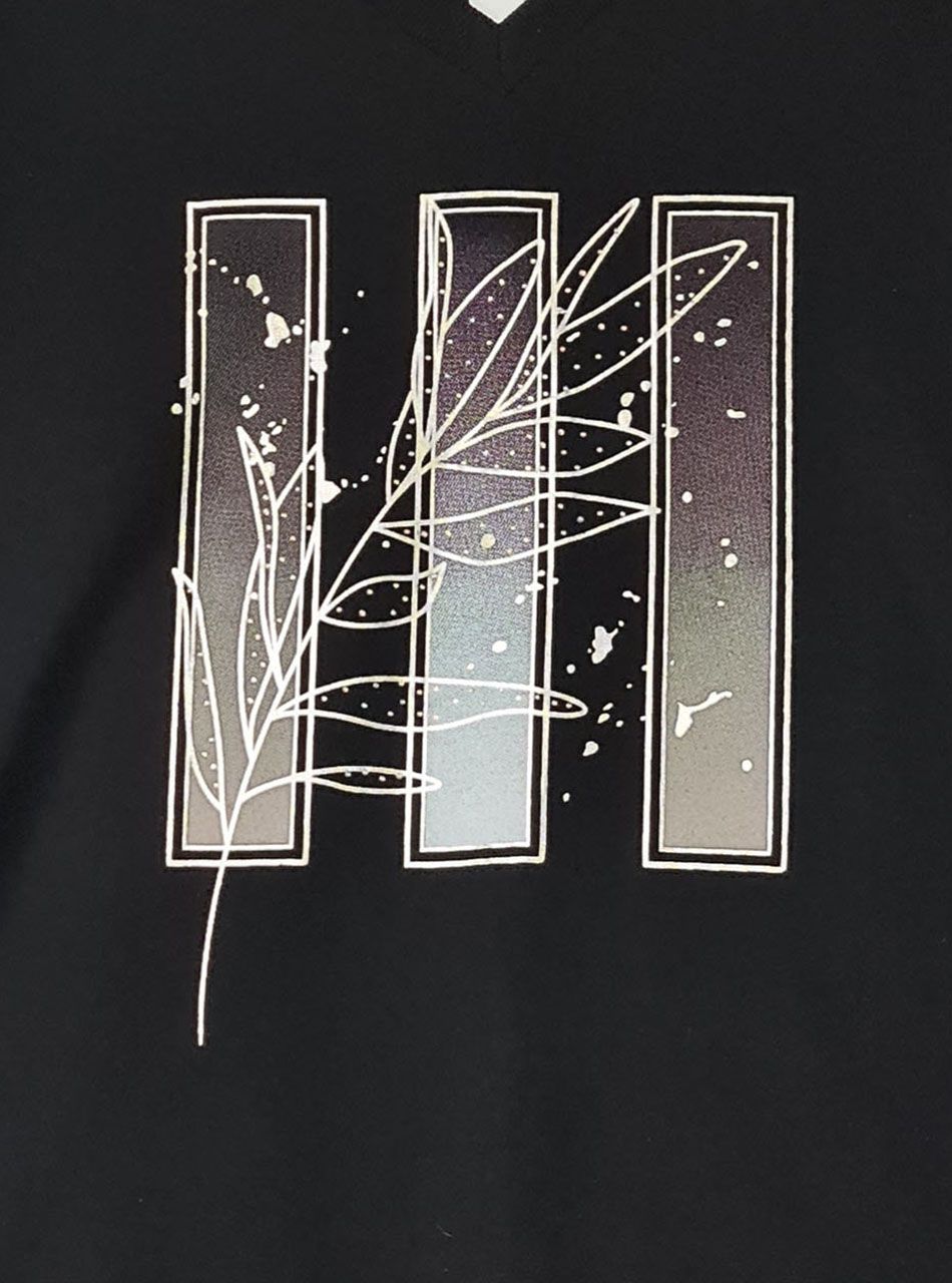 V nyakú, mintás laza felső (fekete)