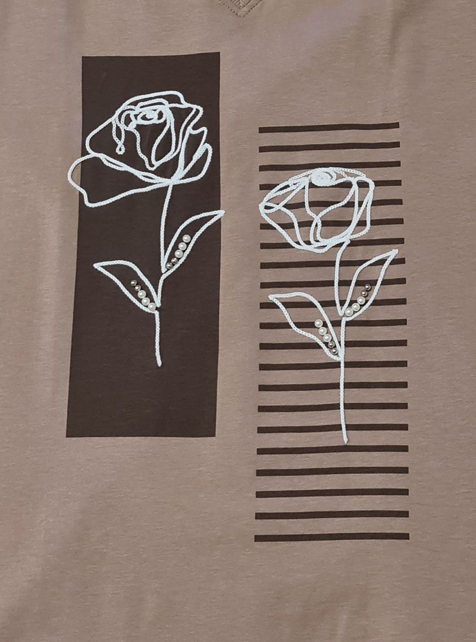 Hímzett virág mintás, gyöngydíszes V nyakú felső (tejeskávé)