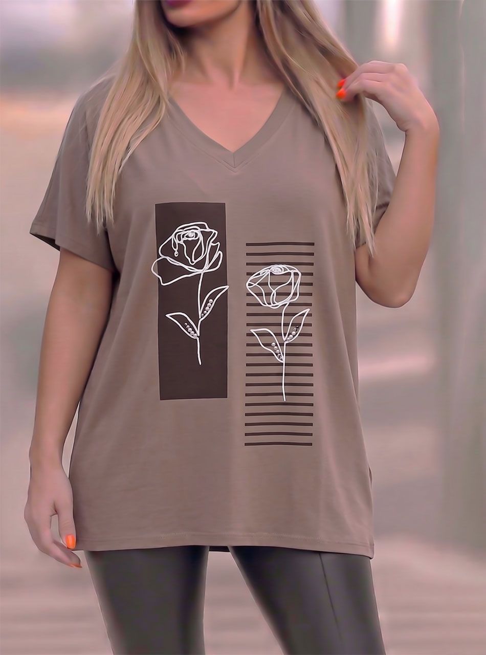 Hímzett virág mintás, gyöngydíszes V nyakú felső (tejeskávé)