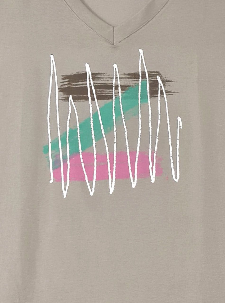 V nyakú, mintás laza felső (tejeskávé)