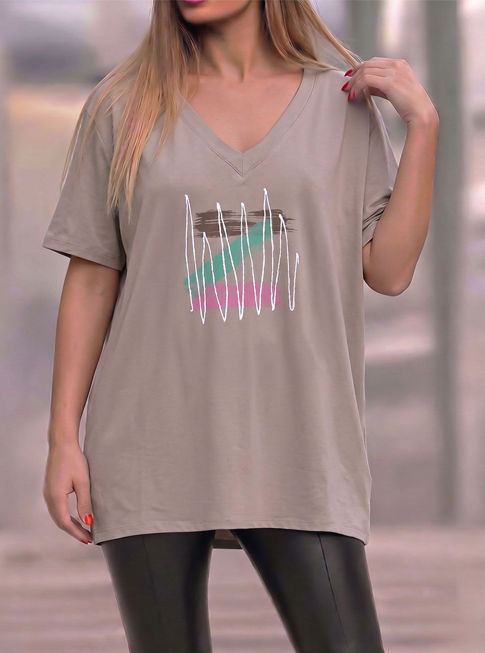 V nyakú, mintás laza felső (tejeskávé)