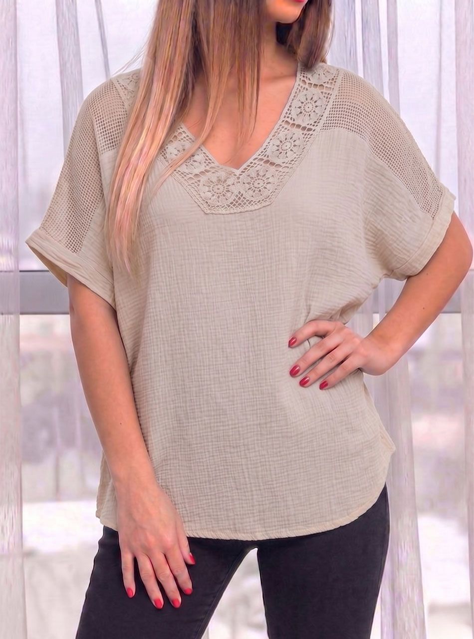 Nyaknál horgolt, géz anyagú felső (bézs)