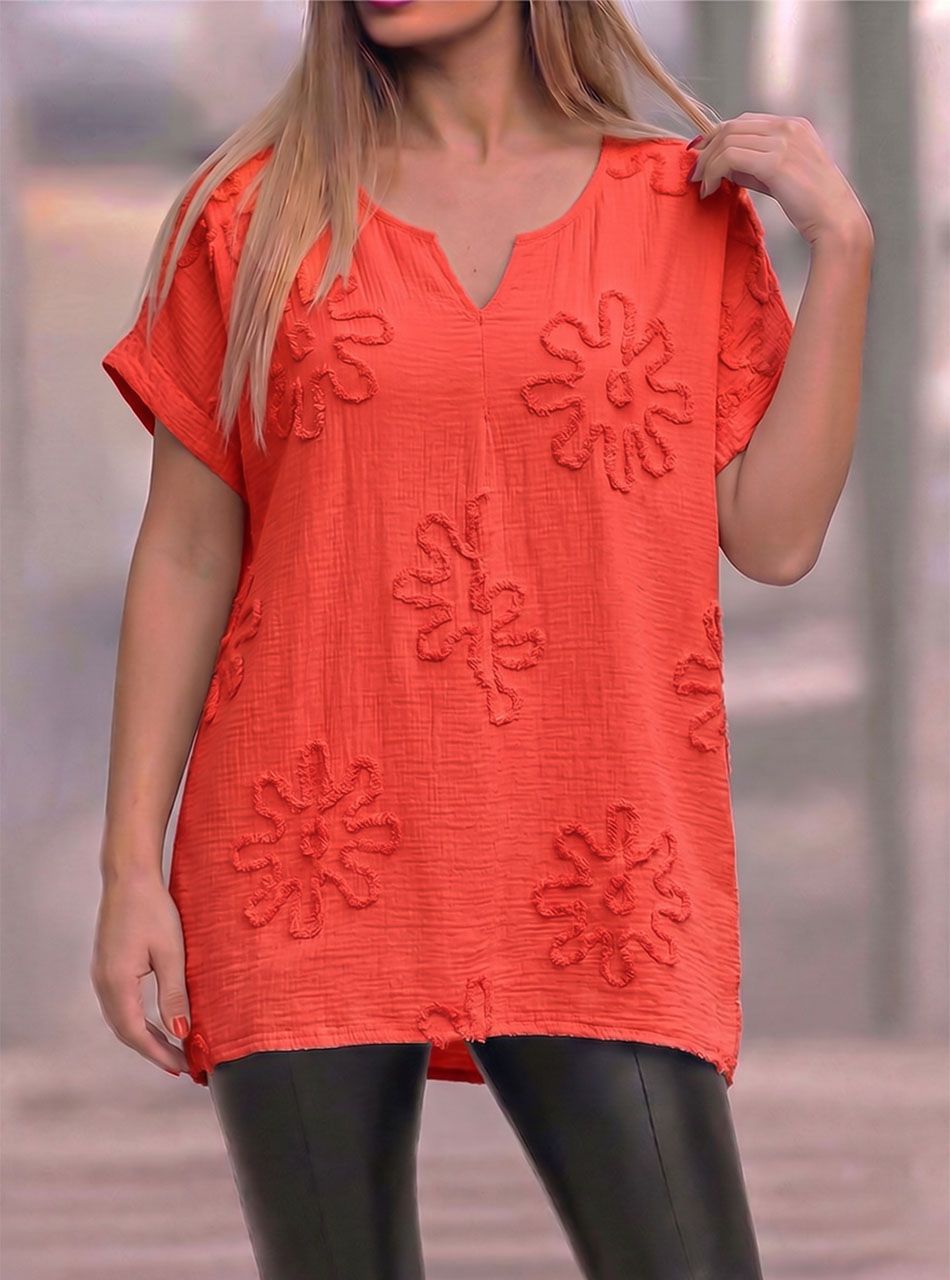 Géz anyagú, hímzett mintás rövid ujjú felső (korall)