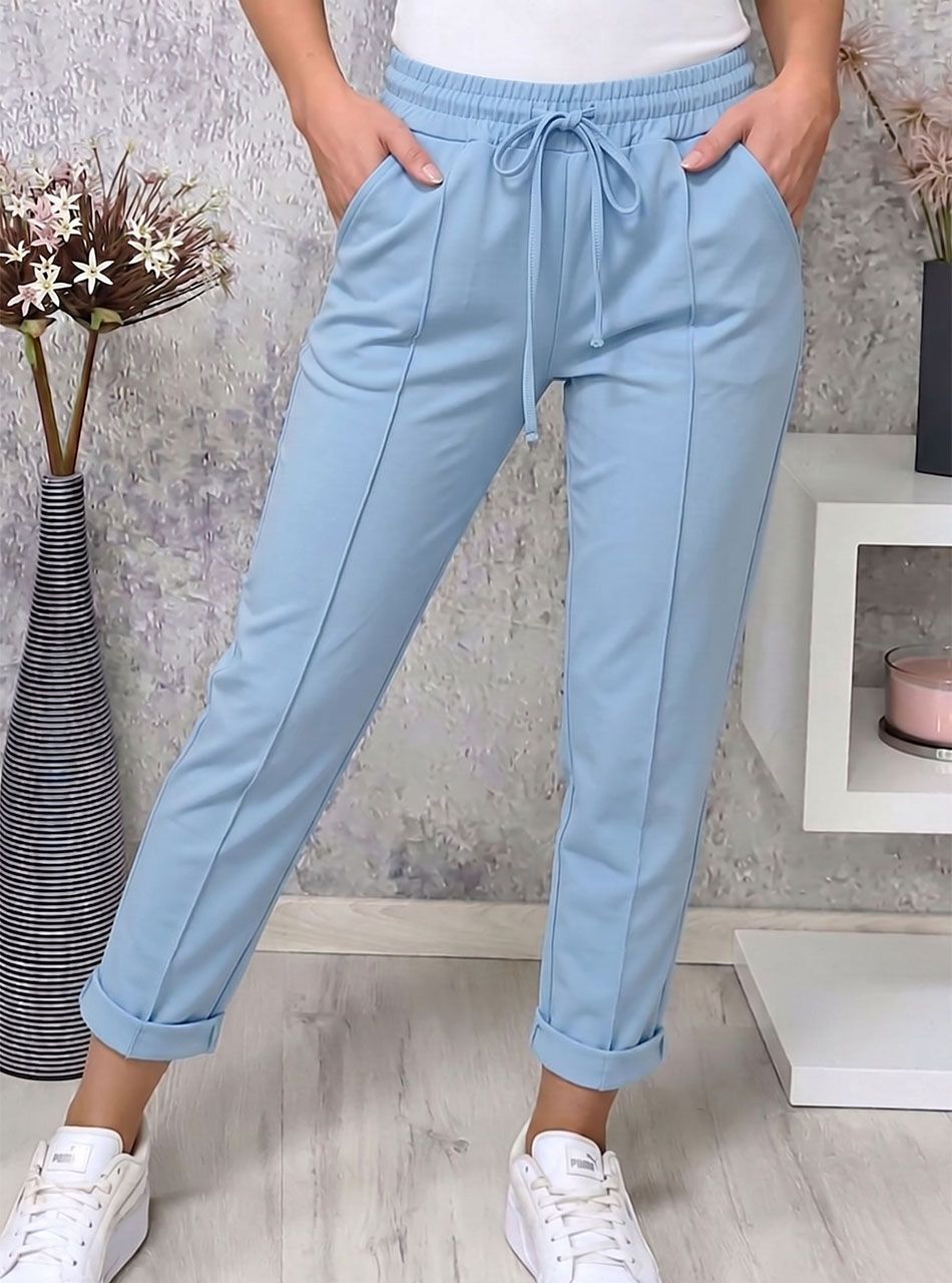 Elején tűzött, gumis derekú zsebes nadrág (világoskék)