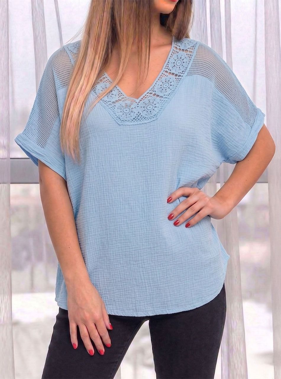 Nyaknál horgolt, géz anyagú felső (világoskék)