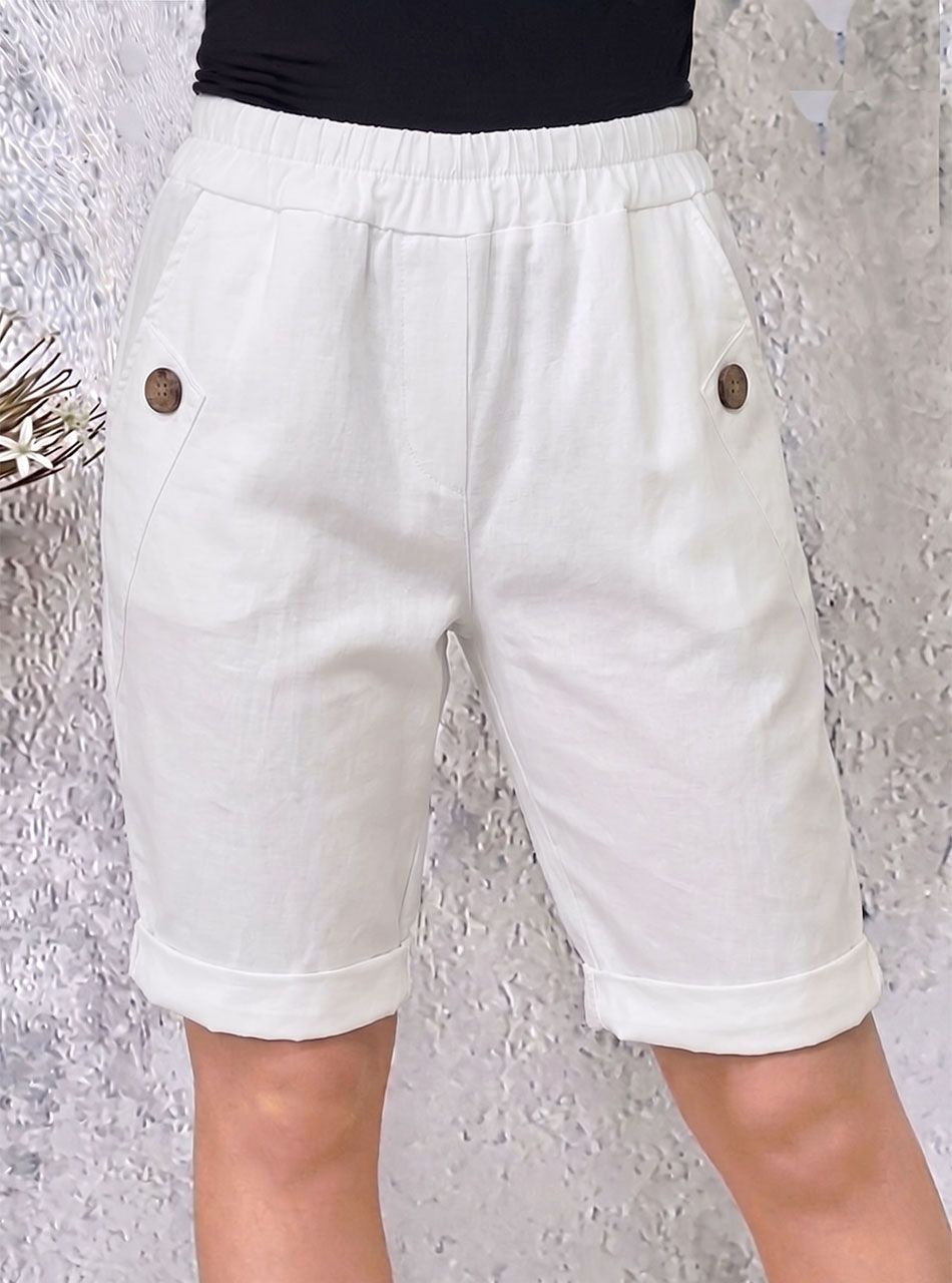 Gombdíszes, gumis derekú zsebes térdnadrág (fehér)