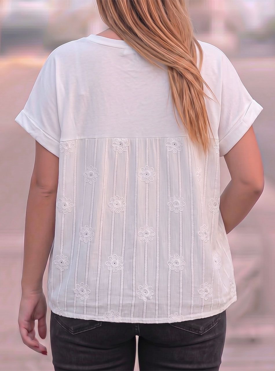 Hátán hímzett, zsebes felső (fehér)