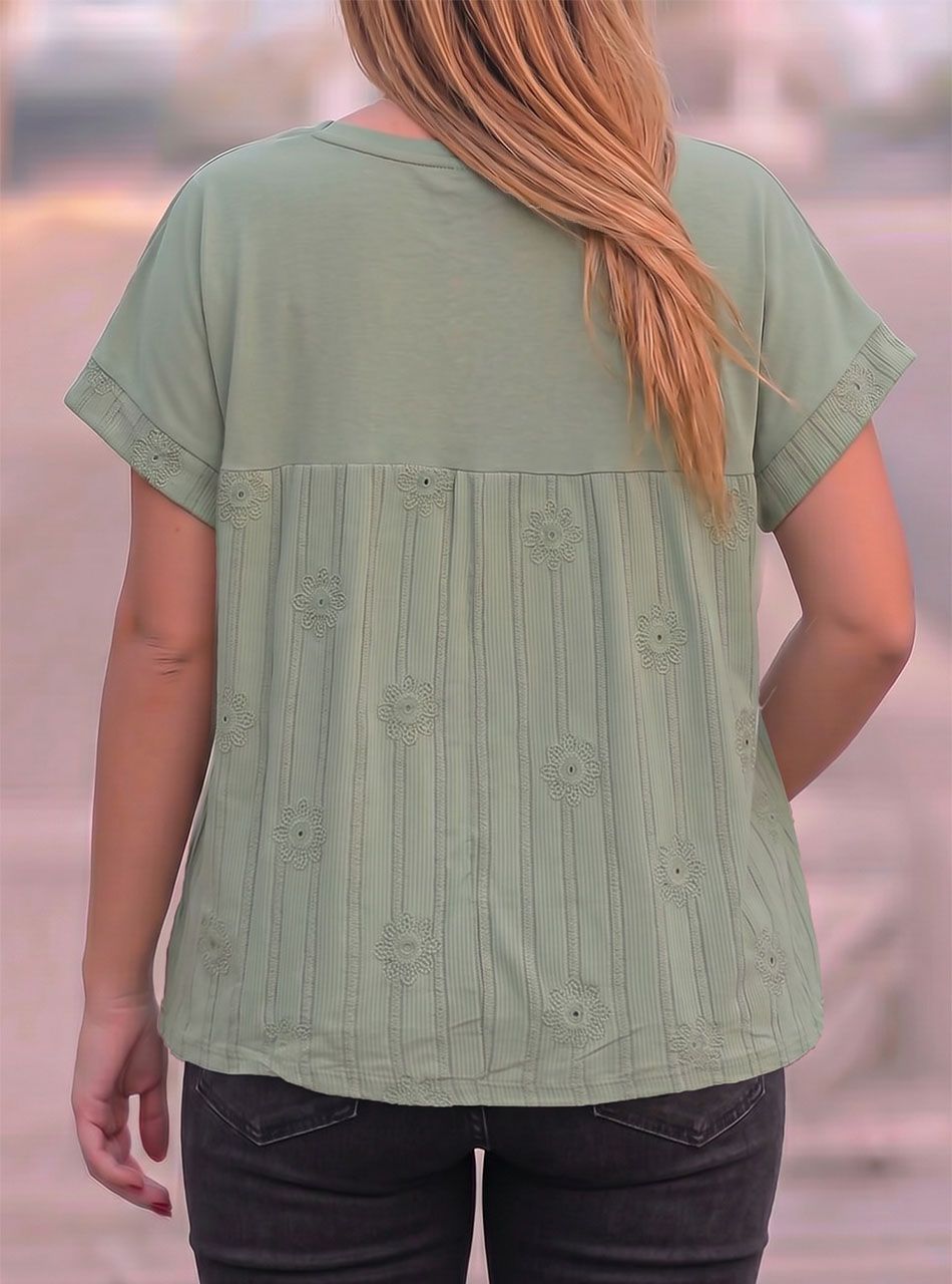 Hátán hímzett, zsebes felső (kheki)