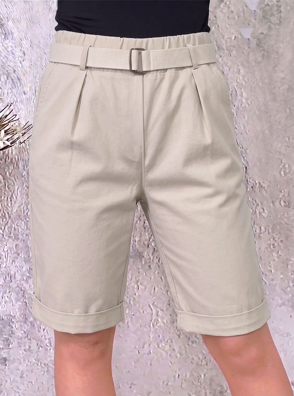 Gumis derekú, zsebes térdnadrág övvel (bézs)